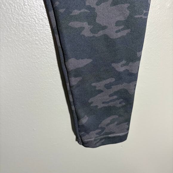 Spanx Gray Camo Women's Look At Me Now Cropped Leggings - Large - Camouflage - Picture 3 of 5